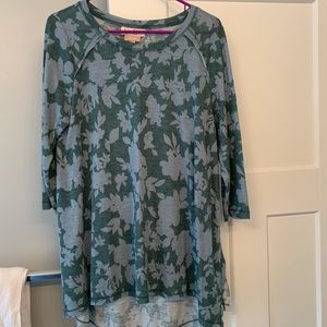 Jessica Simpson Side Access Nursing Top